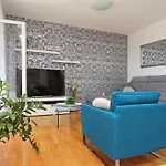 Emilija Apartman *